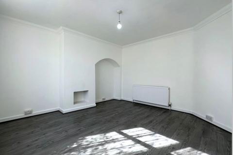 2 bedroom terraced house to rent, Hunters Square, Dagenham RM10