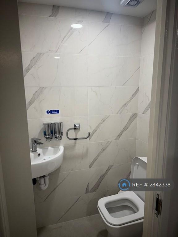 Toilet/Sink