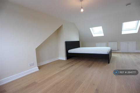 3 bedroom flat to rent, Eastbourne Avenue, London, W3