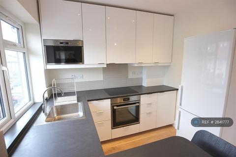 3 bedroom flat to rent, Eastbourne Avenue, London, W3