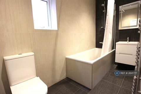 3 bedroom flat to rent, Eastbourne Avenue, London, W3