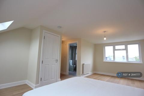 3 bedroom flat to rent, Eastbourne Avenue, London, W3