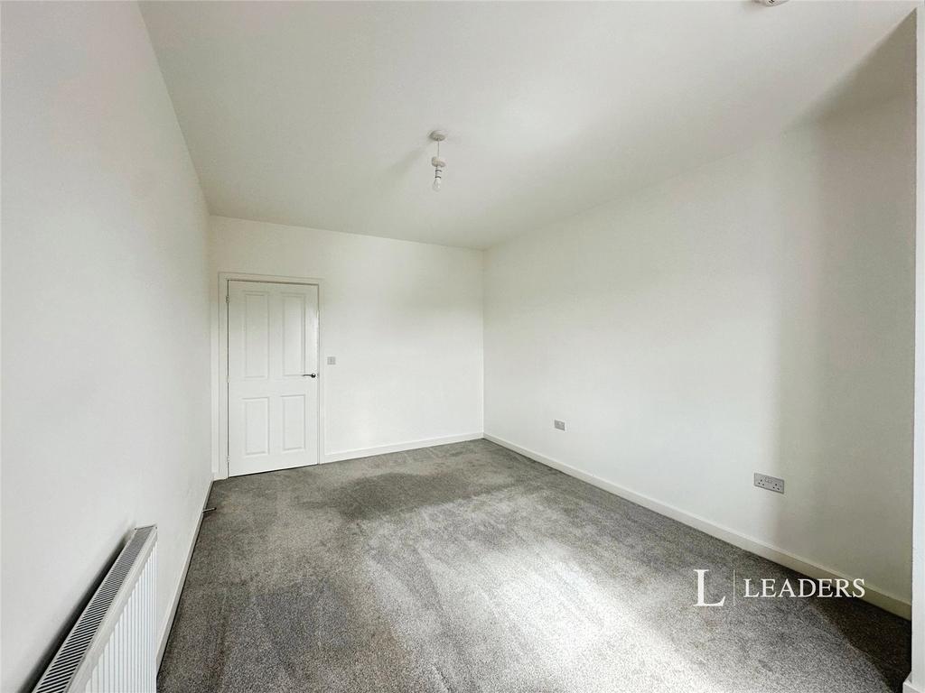 Master Bedroom (2)
