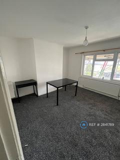 3 bedroom maisonette to rent, Browning Avenue, London, W7