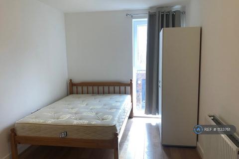 2 bedroom flat to rent, Chancellor Way, London, RM8