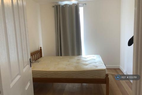 2 bedroom flat to rent, Chancellor Way, London, RM8