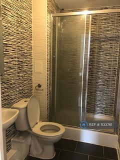 2 bedroom flat to rent, Chancellor Way, London, RM8