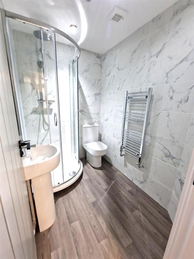 Shower room 1.jpg