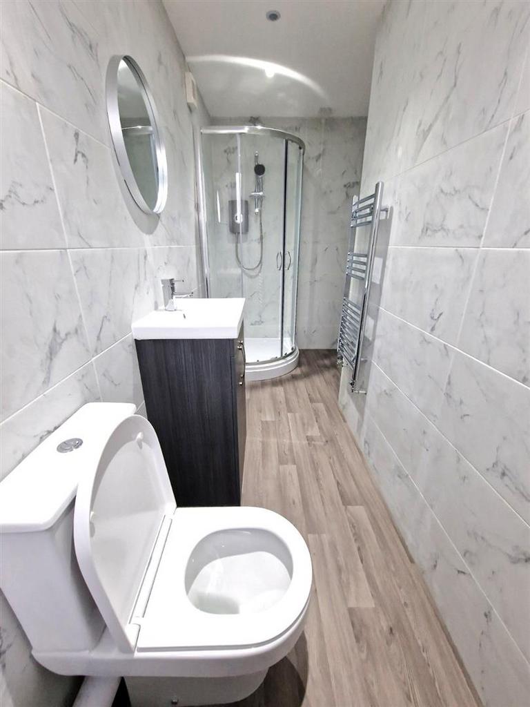 Shower room 2.jpg