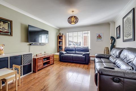 3 bedroom detached house for sale, Fairfield Gardens, Leigh-on-sea, SS9