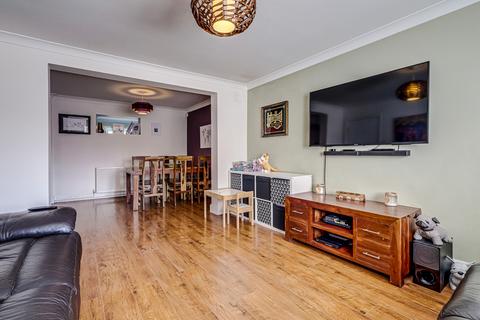 3 bedroom detached house for sale, Fairfield Gardens, Leigh-on-sea, SS9