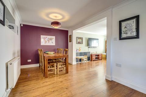 3 bedroom detached house for sale, Fairfield Gardens, Leigh-on-sea, SS9