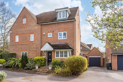 4 bedroom semi-detached house for sale, Loxfield Close, East Grinstead RH19