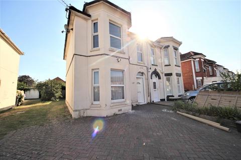 1 bedroom house to rent, Stewart Road, Charminster,