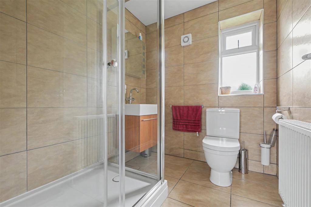 Ensuite 1.jpeg