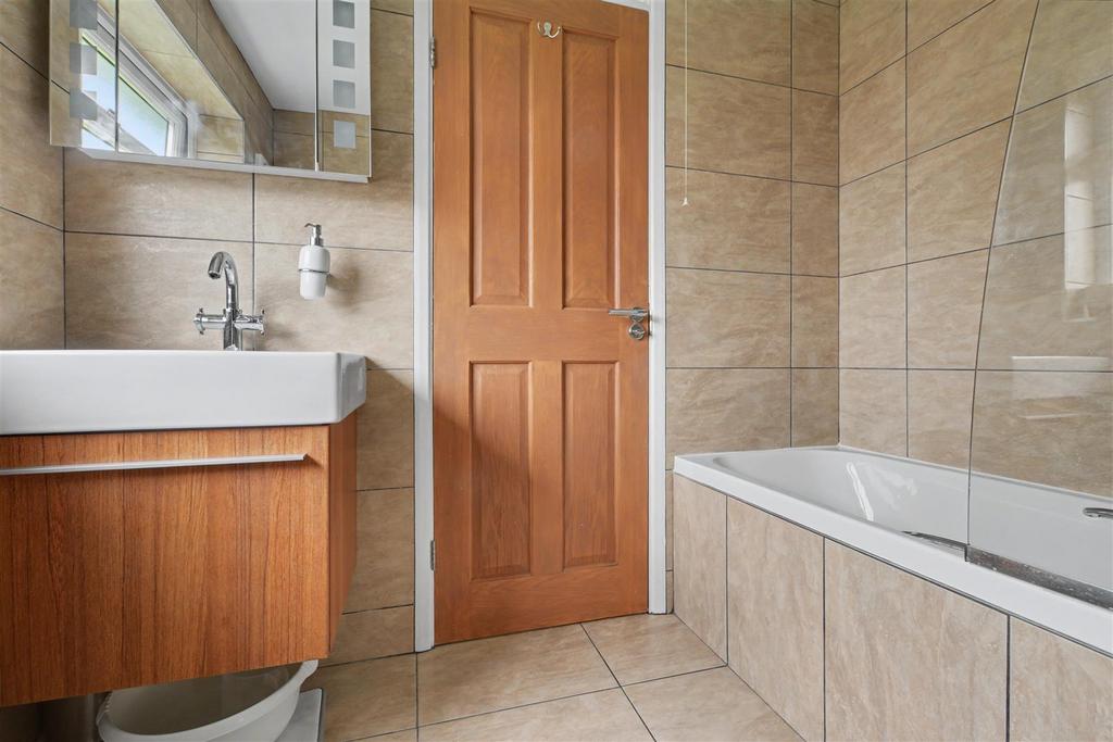 Ensuite 2 2.jpeg