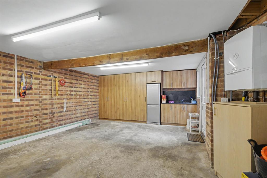 Garage 1.jpeg