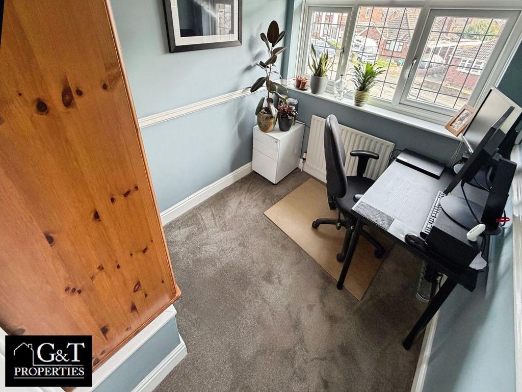 Fourth bedroom