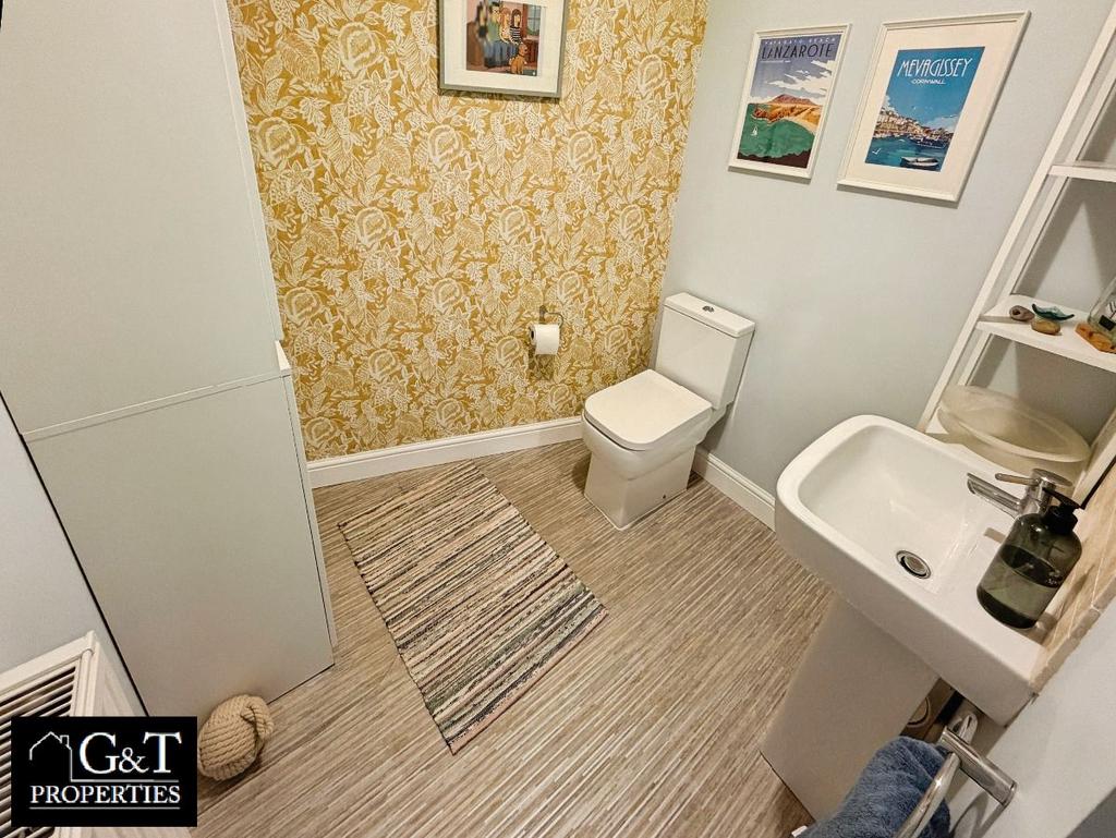 Downstairs wc