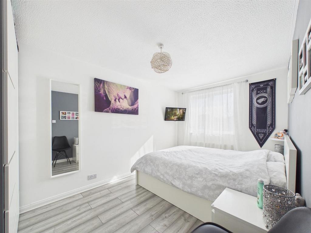 Bed 1.jpg
