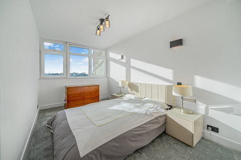2 bedroom apartment for sale, Pringle Gardens, London SW16