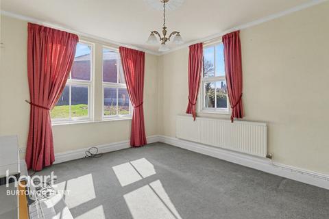 4 bedroom semi-detached house for sale, Wheatley Lane, Burton-On-Trent