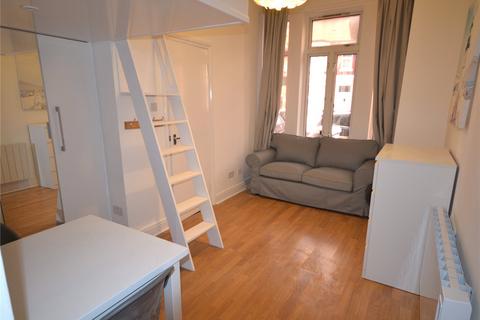Studio to rent, Chapter Road, London, NW2