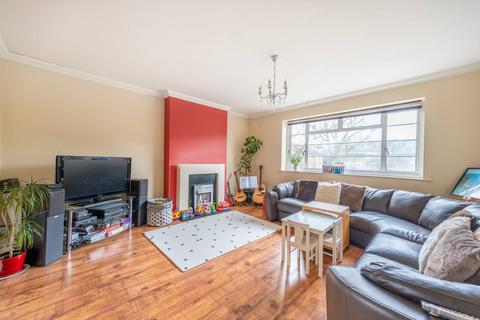 3 bedroom flat to rent, Willesden Lane, Cricklewood, London, NW6