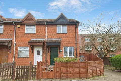 2 bedroom end of terrace house for sale, Nuthatch Gardens, London, SE28