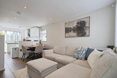2 bedroom end of terrace house for sale, Nuthatch Gardens, London, SE28