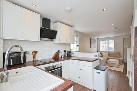 2 bedroom end of terrace house for sale, Nuthatch Gardens, London, SE28