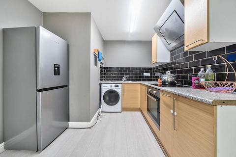 1 bedroom flat to rent, Miles Road, Mitcham, CR4