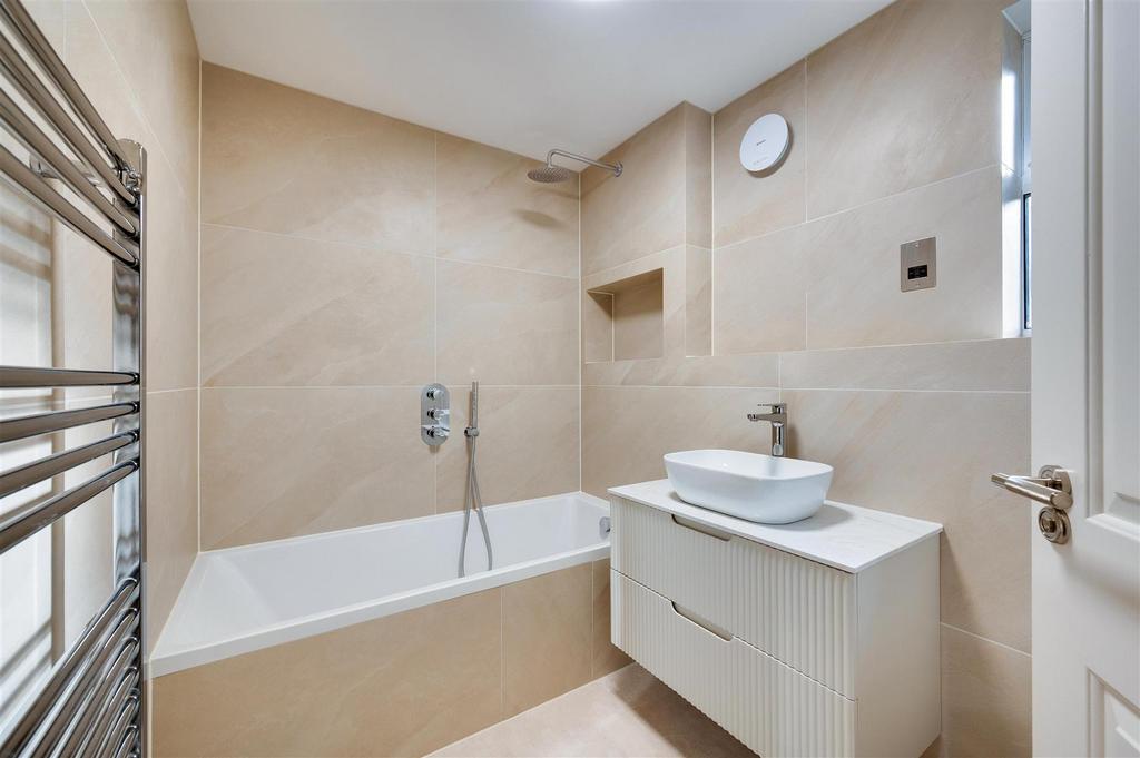 Daniels 1a Minet Gardens, NW10 007.jpg