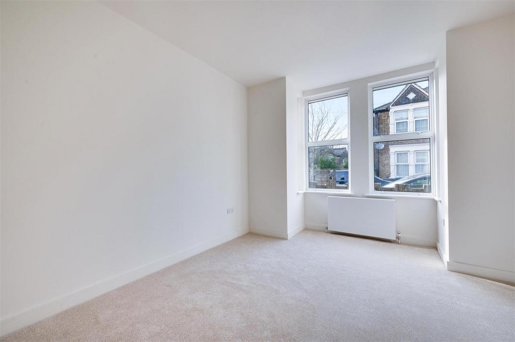 Daniels 1a Minet Gardens, NW10 002.jpg