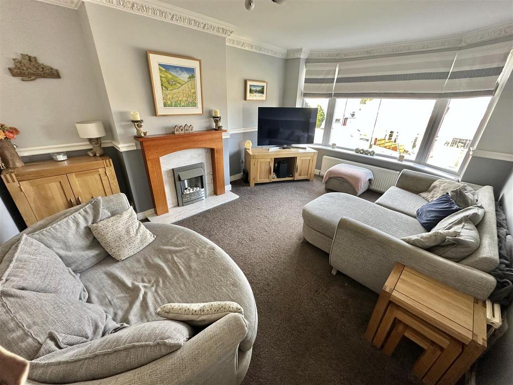 28 Cornmill Crescent - 2.jpeg