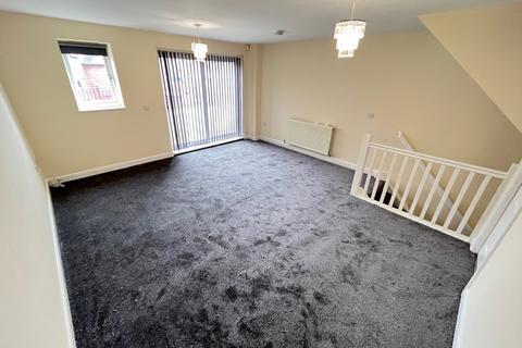 3 bedroom terraced house to rent, High Street, Newcastle ST5