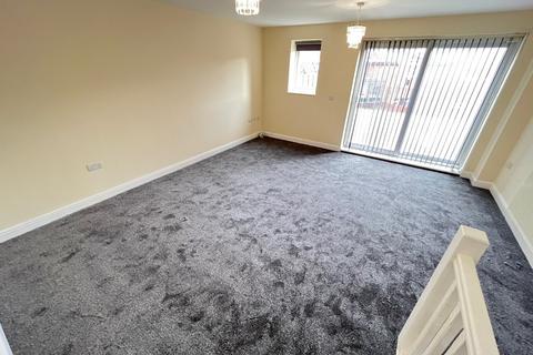 3 bedroom terraced house to rent, High Street, Newcastle ST5