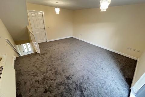 3 bedroom terraced house to rent, High Street, Newcastle ST5