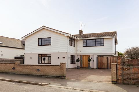 4 bedroom detached house for sale, Elegant Coastal Home in Lighthouse End of Hunstanton