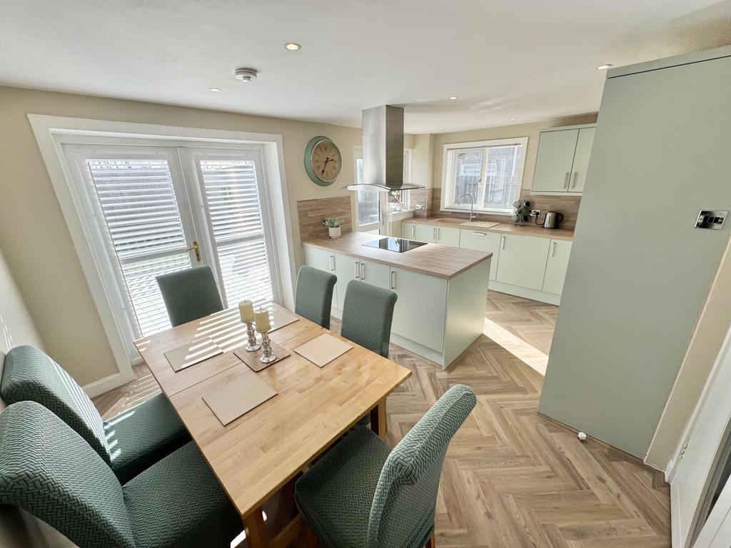 Whitlees Court, Ardrossan dining kitchen