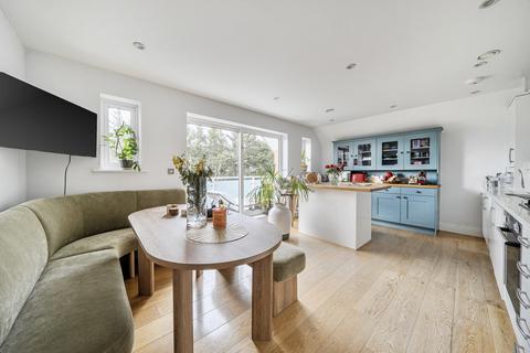 2 bedroom flat for sale, Stile Hall Gardens, Chiswick, London, W4