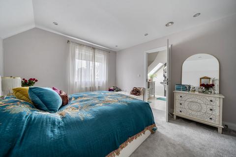 2 bedroom flat for sale, Stile Hall Gardens, Chiswick, London, W4