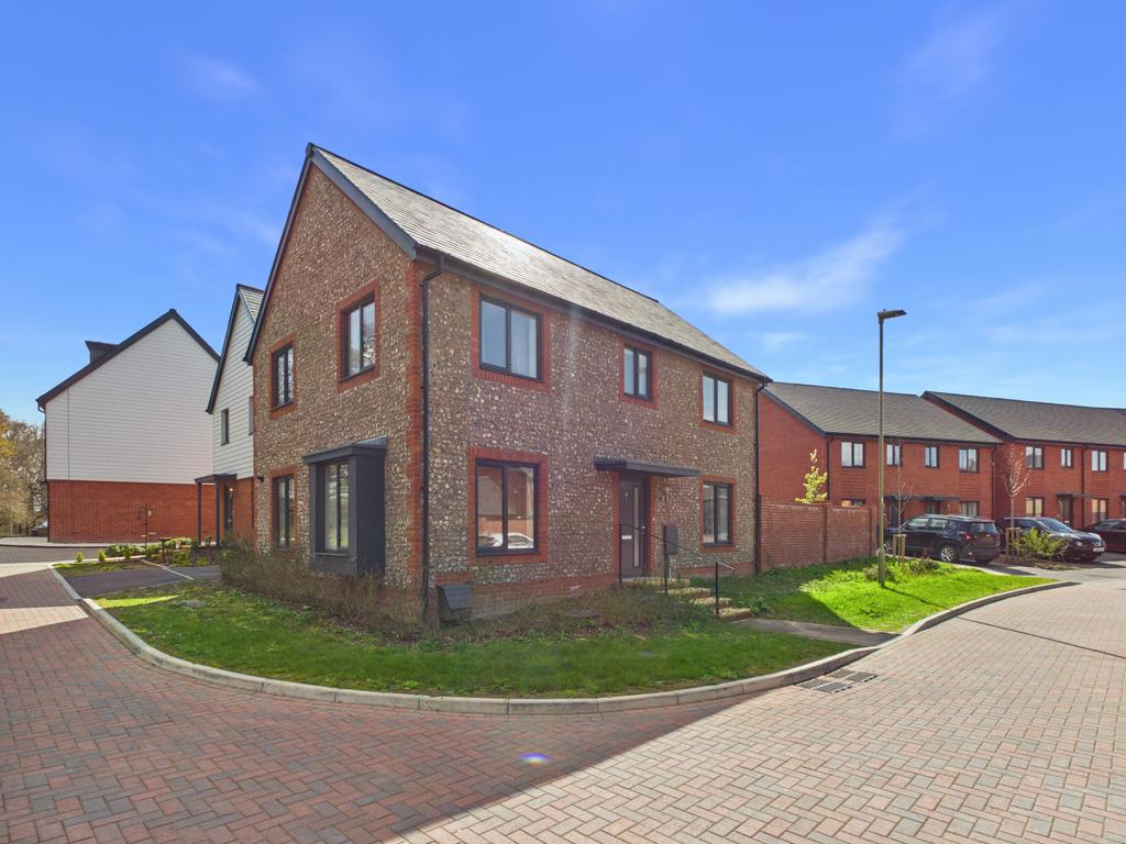 4 Bedroom Detached House for Rent