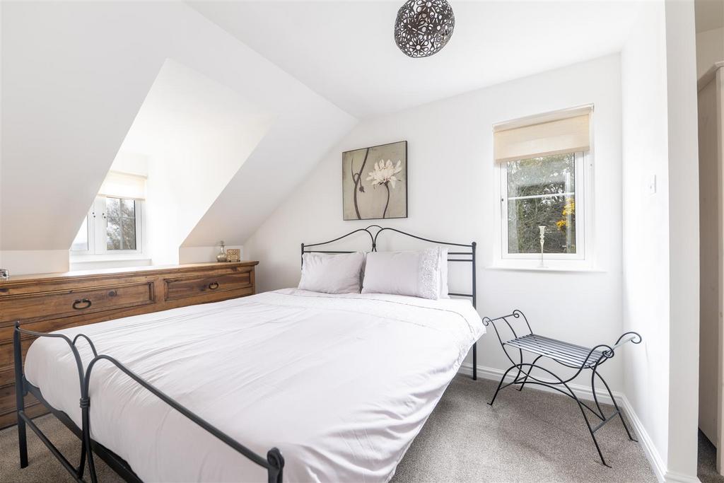 MASTER BEDROOM .jpg