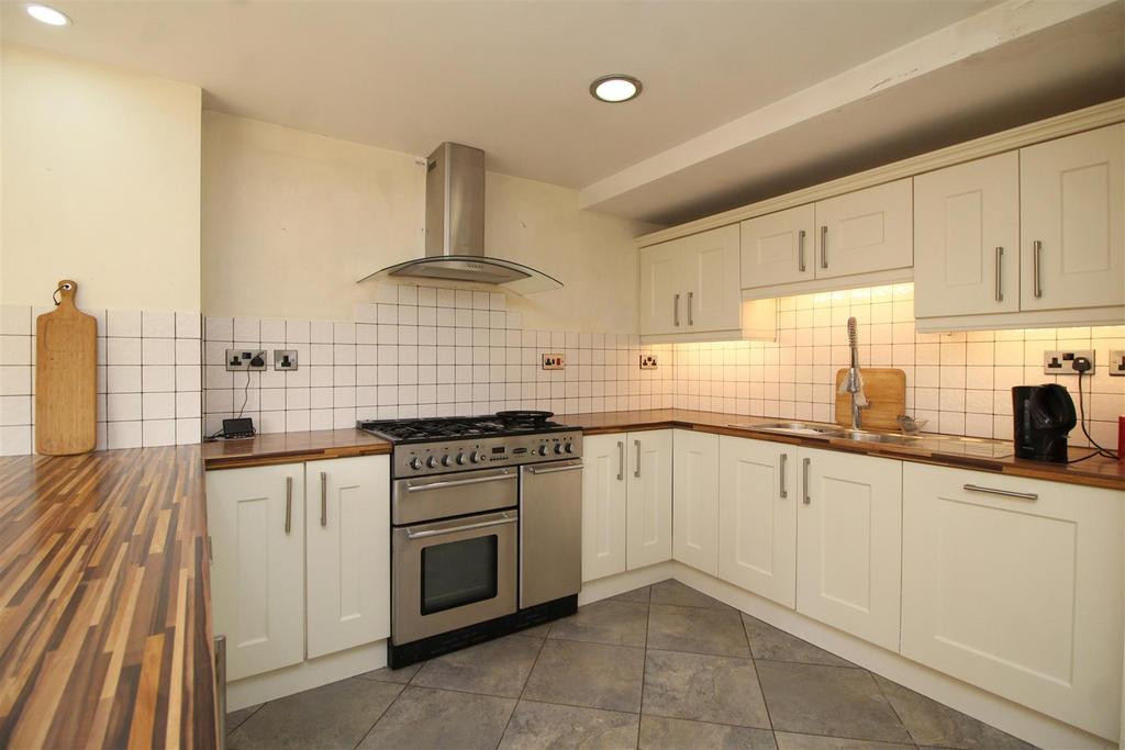 Kitchen 2.JPG