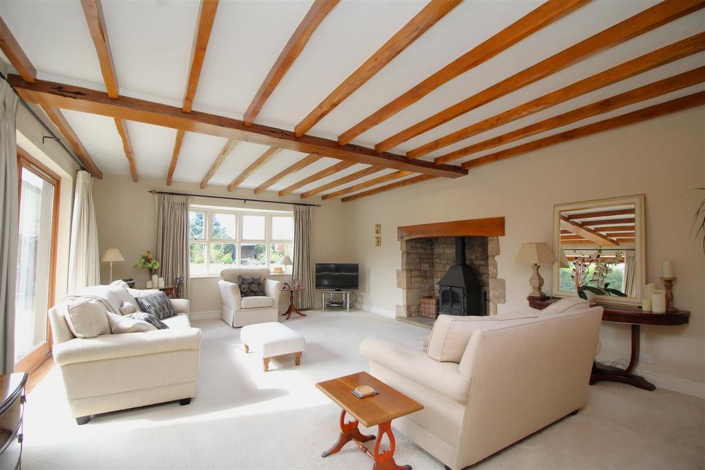 Living room 1.JPG