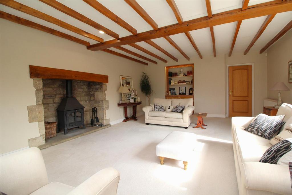 Living room 2 .JPG