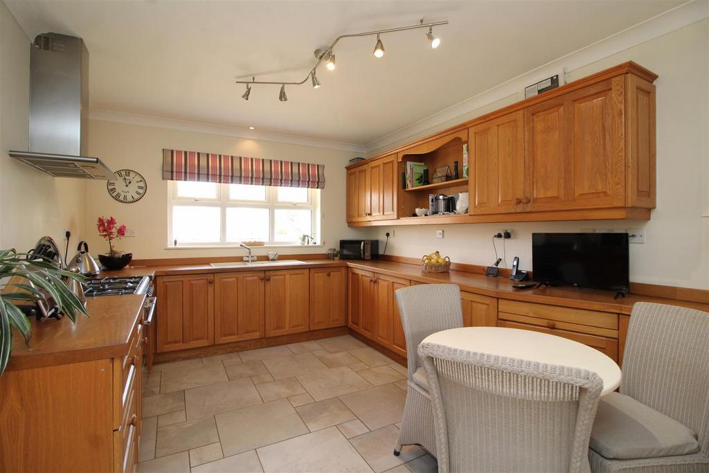 Kitchen diner 3.JPG