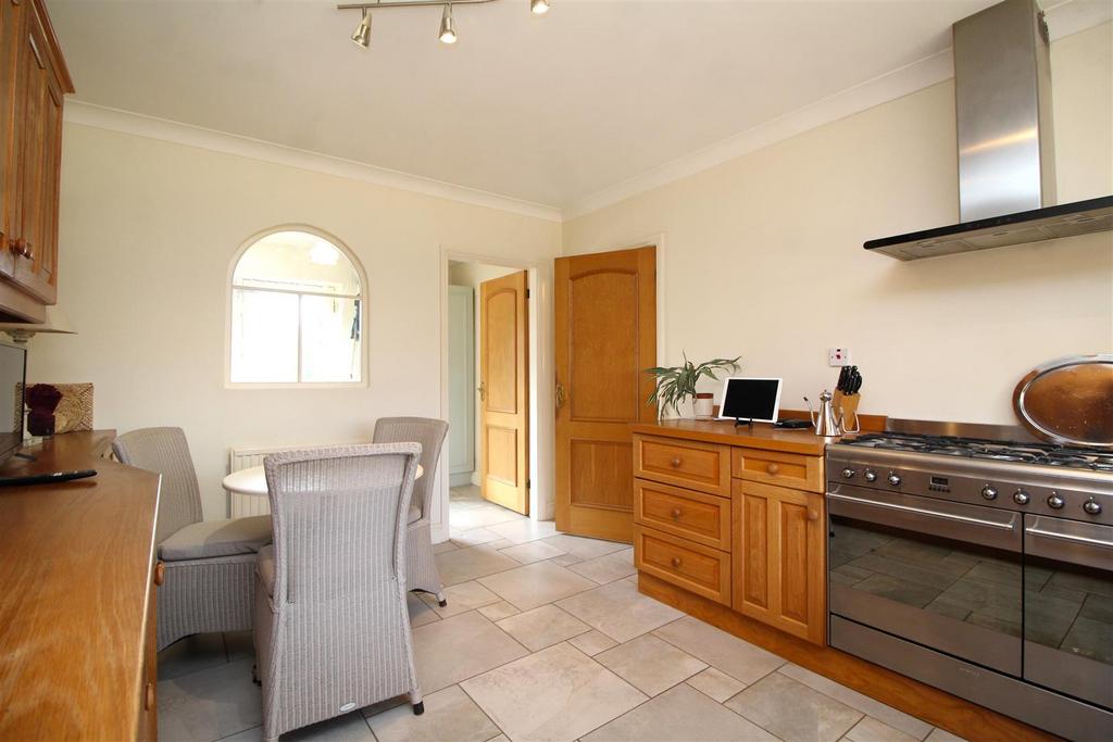 Kitchen diner 1.JPG