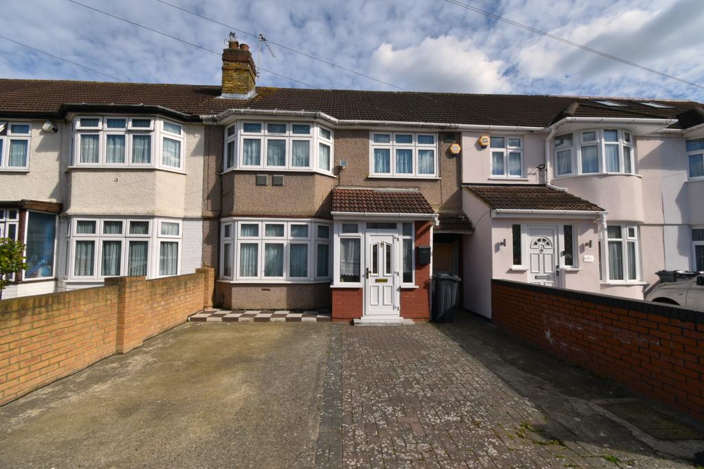Spacious 5-Bedroom House For Rent in TW4